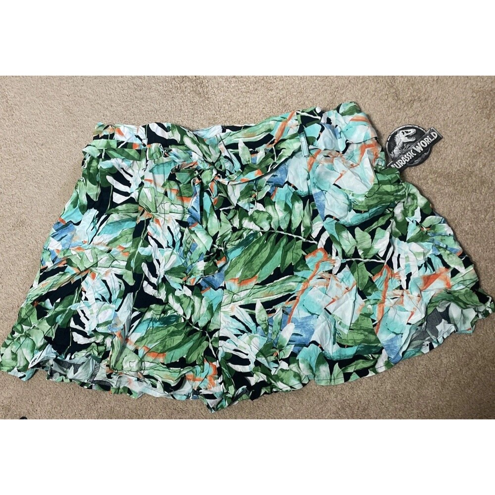 NWT Jurassic World Women’s Tropical Print Shorts Size 3X
